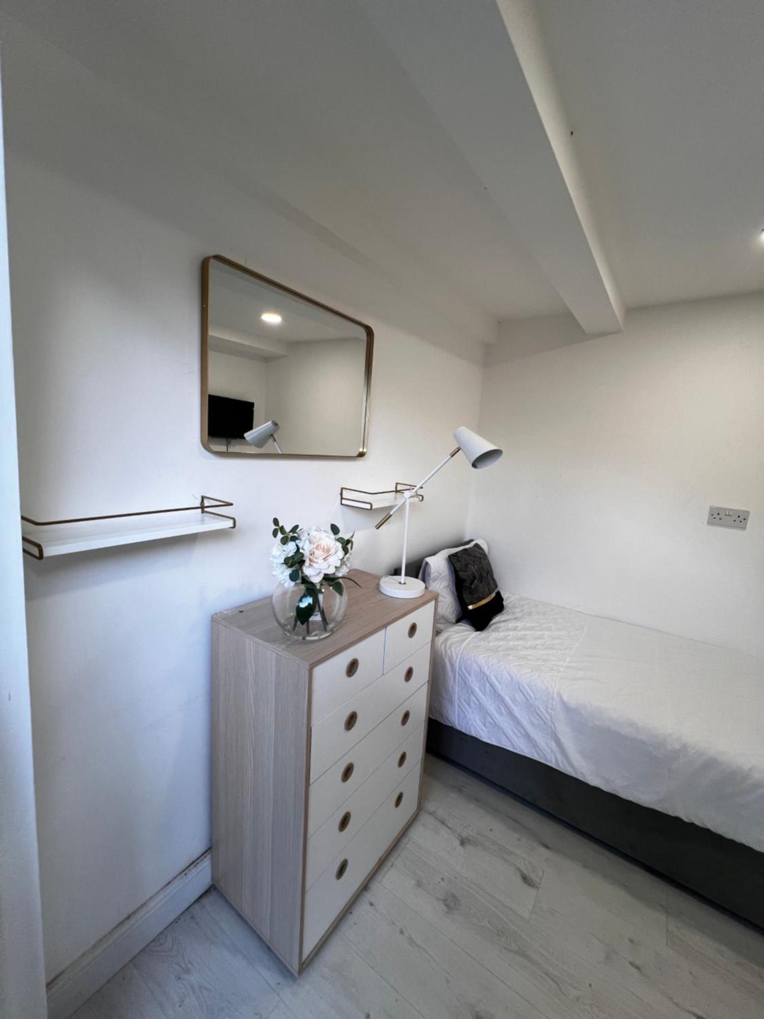 Lovely Ensuite Room In Corby Rockingham Eksteriør bilde