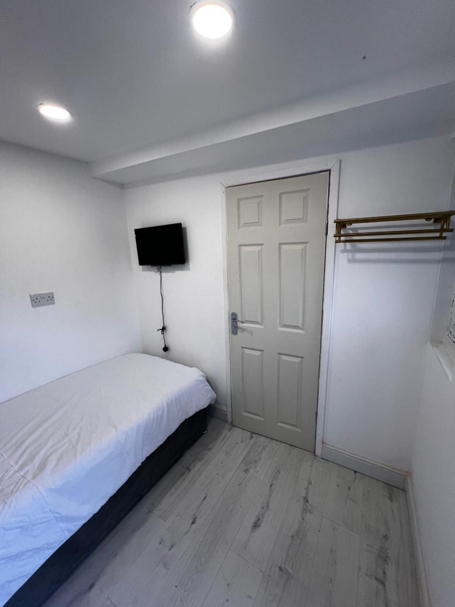 Lovely Ensuite Room In Corby Rockingham Eksteriør bilde